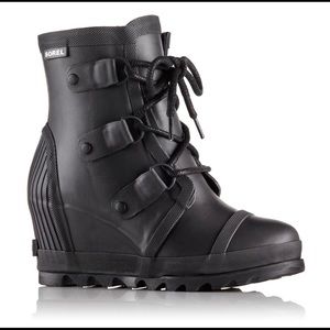 Sorel Rain Boots w Wedge!